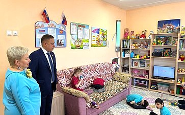 Айрат Гибатдинов встретился с семьями, оказавшимися в сложной жизненной ситуации и посетил школу-интернат для детей с особенностями в развитии