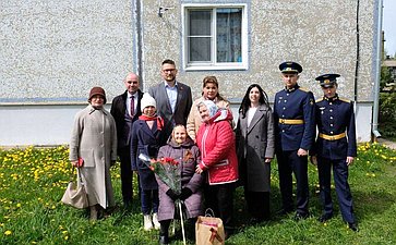 Руслан Смашнёв поздравил ветеранов из Смоленской области с Днём Победы