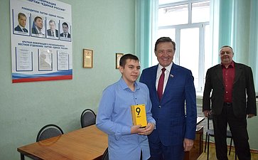 Сергей Рябухин в ходе рабочей поездки в регион посетил муниципальное образование Барышский район