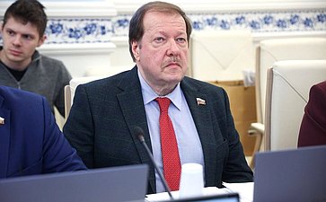 Александр Русаков