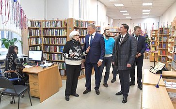 Сергей Лукин посетил городскую детскую библиотеку имени С.Я. Маршака