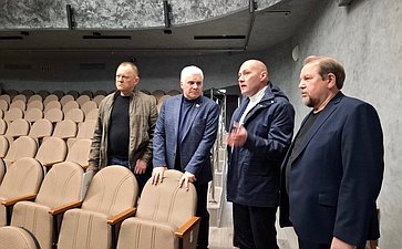 Сергей Мартынов встретился с руководством и артистами театра