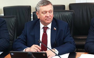 Александр Лутовинов