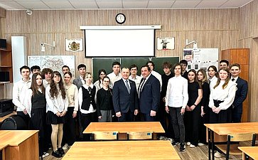 Игорь Мурог провел «разговор о важном» с учениками рязанской школы № 14