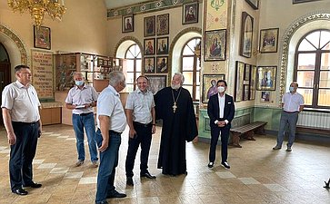 Максим Кавджарадзе в селе Тербуны Липецкой области посетил Свято-Троицкий храм