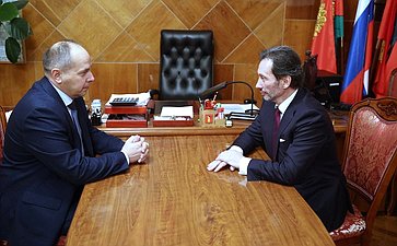 Максим Кавджарадзе и председатель Липецкого областного Совета депутатов Владимир Сериков посетили семьи бойцов СВО Измалковского округа Липецкой области