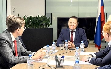 Александр Ролик вручил награды за проведение Восточного экономического форума