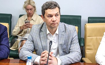 Совещание Комитета Совета Федерации по федеративному устройству, региональной политике, МСУ и делам Севера совместно с АО «Корпорацией развития Дальнего Востока и Арктики»