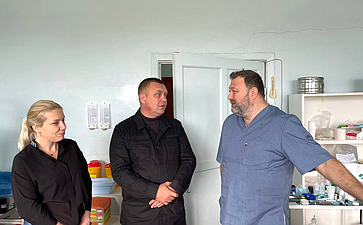 Игорь Кастюкевич посетил больницу в Херсонской области и встретился с врачами-стоматологами, приезд которых организовал для лечения льготных категорий граждан