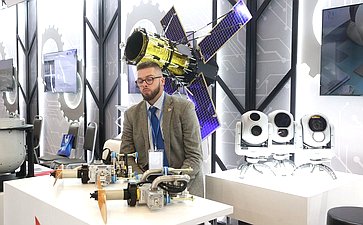 Посещение выставки достижений народного хозяйства регионов России и Беларуси