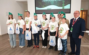 На XI Невском международном экологическом конгрессе впервые в рамках Всероссийского природоохранного социально-образовательного проекта «Эколята» состоялся Экологический турнир «Удивительное рядом»