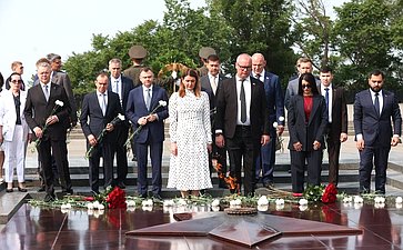 Парламентская делегация возложила цветы к Монументу «Мать Армения»