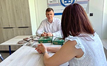 Артем Малащенков провел встречу с предпринимателем Ириной Демьяновой, которая подала заявку в Роспатент для регистрации регионального бренда