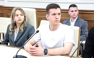 Встреча Натальи Мельниковой с активистами молодежного землячества Псковской области