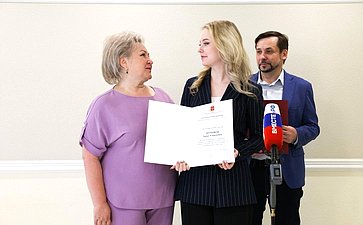 Презентация выставки работ наставников победителей Всероссийского художественного конкурса «Жизнь деленная на граммы»