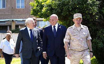 Сенаторы РФ посетили Арташатский пограничный отряд