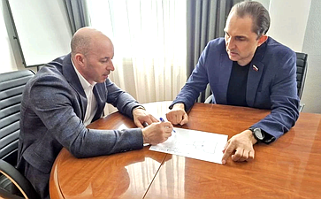 Андрей Хапочкин принял участие в совещании в Долинском районе