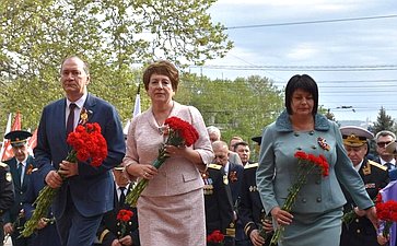 Екатерина Алтабаева приняла участие в церемонии возложения цветов к Вечному огню Мемориала героической обороны Севастополя 1941–1942 годов