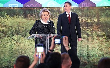 Церемония награждения благодарностями и грамотами Президента Российской Федерации победителей Всероссийской акции субботников «Мы за чистоту». XI Невский международный экологический конгресс