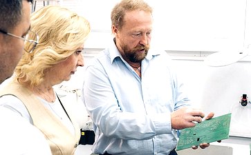Сенаторы посетили компанию, производящую медоборудование для нейрофизиологии, функциональной диагностики и реабилитации