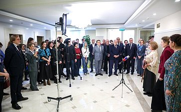 В Совете Федерации открылась художественная выставка, посвященная диалогу культур России и Узбекистана