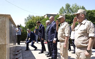 Сенаторы РФ посетили Арташатский пограничный отряд