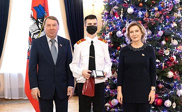 Инна Святенко и Владимир Кожин вручили награды детям-героям