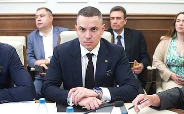 Совещание Комитета СФ по аграрно-продовольственной политике и природопользованию «Кадровое обеспечение в АПК с применением цифровых технологий, робототехники и технологий искусственного интеллекта»