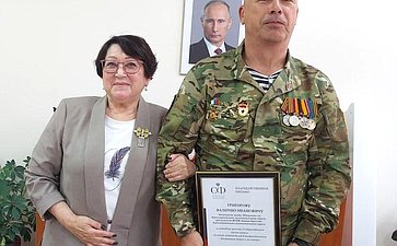В рамках региональной недели Людмила Талабаева встретилась с ветеранами, обсудила поддержку участников СВО и вручила благодарности активистам