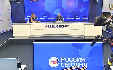 Брифинг председателя Комиссии СФ по защите государственного суверенитета и предотвращению вмешательства во внутренние дела РФ Андрея Климова об актуальной международной повестке «Апрельские горки» мировой политики»