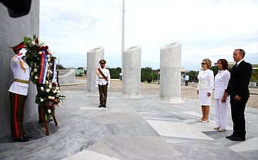 Возложение венка к Могиле неизвестного борца за независимость Кубы