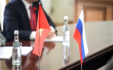 Встреча первого заместителя Председателя СФ Андрея Яцкина с заместителем председателя Национального собрания Социалистической Республики Вьетнам. XI Невский международный экологический конгресс