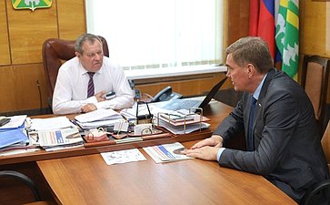 Александр Савин также провёл встречу с главой администрации района Сергеем Веденкиным