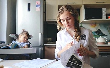 Маргарита Павлова предложила губернатору Челябинской области Алексею Текслеру рассмотреть вопрос о введении в специализированных детских учреждениях региона должности ассистента для детей-инвалидов