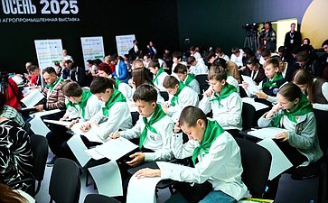 Александр Двойных принял участие в церемонии открытия «Первого Всероссийского агродиктанта», приуроченного ко Дню работника сельского хозяйства и перерабатывающей промышленности