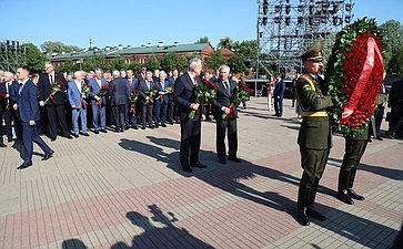 Мемориальный комплекс «Брестская крепость-герой». Церемония возложения венка и цветов к Вечному огню