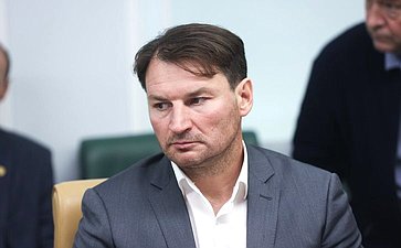 Совещание Комитета СФ по федеративному устройству, региональной политике, МСУ и делам Севера «Совершенствование системы саморегулирования в строительной отрасли»