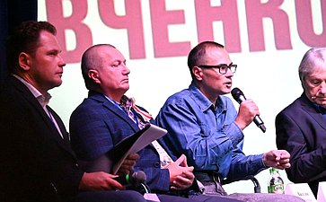 Александр Ролик принял участие в пленарной дискуссии на тему «Литература как мост исторической памяти» во Владивостоке