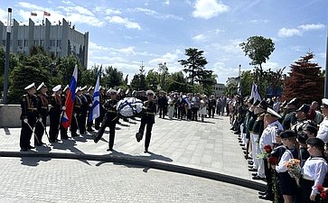 Екатерина Алтабаева приняла участие в торжественной церемонии возложения цветов к памятнику Александру Ивановичу Казарскому
