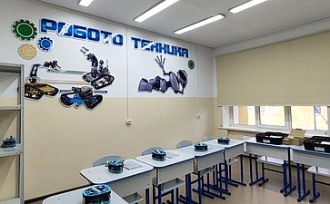 Александр Ролик в День знаний принял участие в торжественной линейке в школе № 39 г. Владивостока