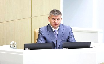 Геннадий Голов