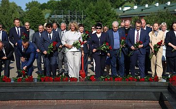 Мемориальный комплекс «Брестская крепость-герой». Церемония возложения венка и цветов к Вечному огню