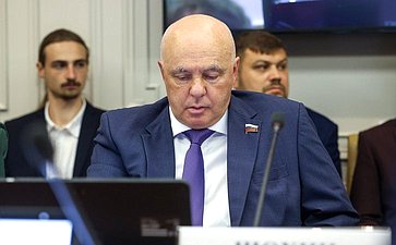 Андрей Шохин