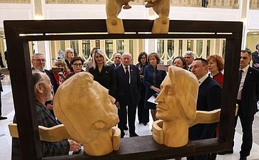 Виктор Кресс представил персональную выставку известного томского скульптора Леонтия Усова