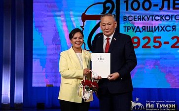 Сахамин Афанасьев выступил на открытии торжественного собрания, посвященного 100-летию Первого Всеякутского съезда трудящихся женщин