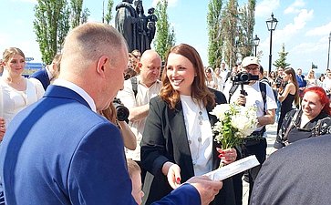 Ольга Щетинина поздравила нижегородские пары с днем бракосочетания