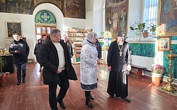 Ольга Бас посетила храм Благоверного князя Александра Невского в Лутугинском округе ЛНР
