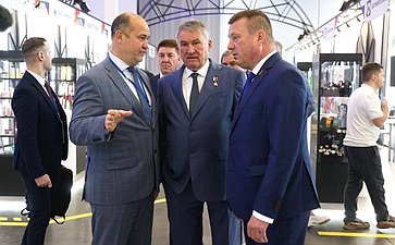 Посещение выставки достижений народного хозяйства регионов России и Беларуси