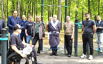 Андрей Хапочкин выступил инициатором проекта создания инклюзивной спортивной площадки для раненых бойцов, проходящих лечение в госпитале им. Н. Н. Бурденко