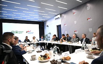Инна Святенко и Сергей Карякин приняли участие в открытии шахматного клуба и совещании «Вовлечение участников СВО в физическую культуру и спорт»